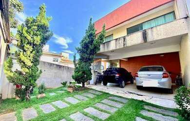 Imagem: A casa possui 5 Dormitórios, 5 Banheiros, 4 Vagas na garagem