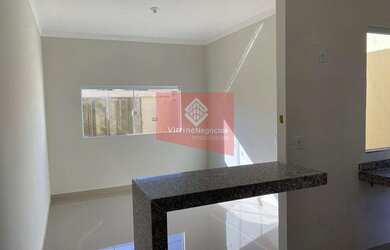 Imagem: A casa possui 2 Dormitórios, 1 Banheiro, 2 Vagas na garagem