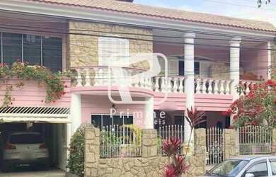 Imagem: A casa possui 5 Dormitórios, 3 Banheiros, 3 Vagas na garagem