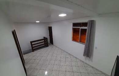 Imagem: A casa possui 2 Dormitórios, 1 Banheiro e está localizado