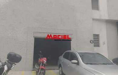 Imagem: O depósito possui 2 Vagas na garagem, 120m² de Área e está