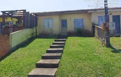 Imagem: A casa possui 3 Dormitórios, 1 Banheiro, 1 Vaga na garagem