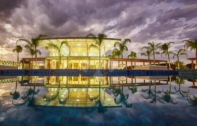 Imagem: A casa em condomínio possui 3 Dormitórios, 4 Banheiros, 2