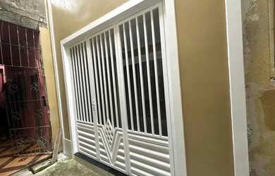 Imagem: A casa possui 2 Dormitórios, 2 Banheiros e está localizado