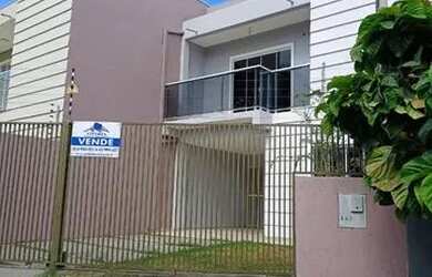 Imagem: A casa possui 3 Dormitórios, 3 Banheiros, 3 Vagas na garagem