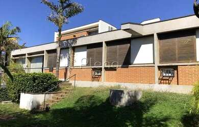 Imagem: A casa possui 1 Dormitório, 4 Banheiros, 426m² de Área e