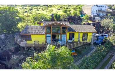 Imagem: A casa em condomínio possui 3 Dormitórios, 3 Banheiros, 4