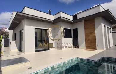 Imagem: A casa possui 3 Dormitórios, 3 Banheiros, 4 Vagas na garagem