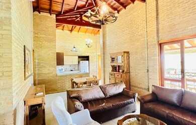 Imagem: A casa em condomínio possui 3 Dormitórios, 2 Banheiros, 4