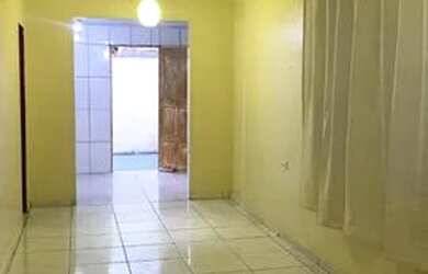 Imagem: A casa possui 2 Dormitórios, 1 Banheiro, 2 Vagas na garagem