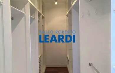 Imagem: O apartamento possui 4 Dormitórios, 4 Banheiros, 4 Vagas na