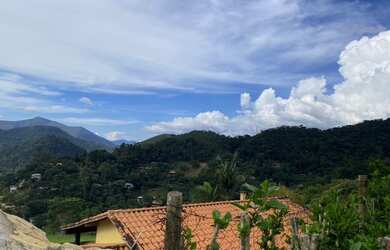 Imagem: A casa possui 3 Dormitórios, 1 Banheiro, 3 Vagas na garagem