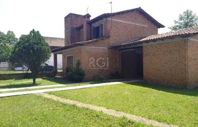 Imagem: A casa possui 2 Dormitórios, 2 Banheiros, 3 Vagas na garagem