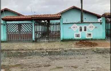 Imagem: A casa possui 2 Dormitórios, 1 Banheiro, 2 Vagas na garagem