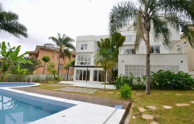 Imagem: A casa possui 5 Dormitórios, 5 Banheiros, 5 Vagas na garagem