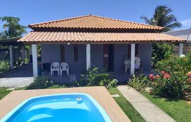 Imagem: A casa possui 3 Dormitórios, 2 Vagas na garagem e está localizado