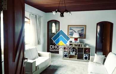 Imagem: A casa em condomínio possui 5 Dormitórios, 5 Banheiros e 400m²