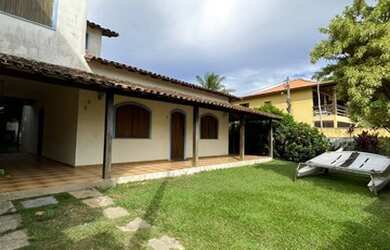 Imagem: A casa possui 4 Dormitórios, 3 Banheiros, 4 Vagas na garagem