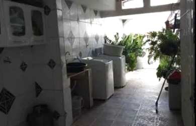 Imagem: A casa possui 2 Dormitórios, 1 Banheiro, 1 Vaga na garagem