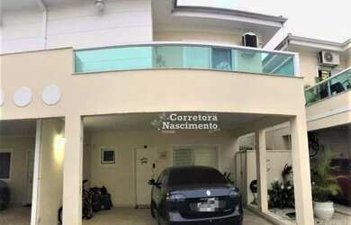 Imagem: A casa em condomínio possui 4 Dormitórios, 4 Banheiros, 2