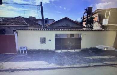 Imagem: A casa possui 2 Dormitórios, 1 Banheiro, 3 Vagas na garagem