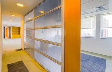 Imagem: A casa possui 1 Dormitório, 1 Banheiro, 5 Vagas na garagem