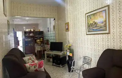 Imagem: A casa possui 4 Dormitórios, 3 Banheiros, 1 Vaga na garagem