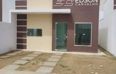 Imagem: A casa possui 2 Dormitórios, 2 Banheiros, 2 Vagas na garagem