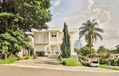 Imagem: A casa em condomínio possui 4 Dormitórios, 5 Banheiros, 5