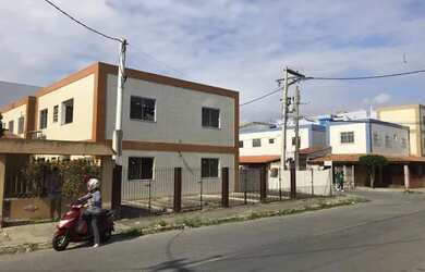 Imagem: O apartamento possui 1 Dormitório, 1 Banheiro, 1 Vaga na garagem