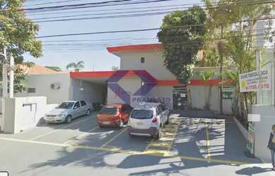 Imagem: O depósito possui 5 Vagas na garagem e 600m² de Área e está