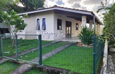 Imagem: A casa em condomínio possui 3 Dormitórios, 2 Banheiros, 3