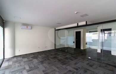 Imagem: O depósito possui 1 Vaga na garagem, 70m² de Área e está