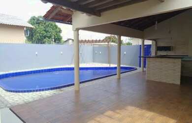 Imagem: A casa possui 3 Dormitórios, 3 Banheiros, 2 Vagas na garagem