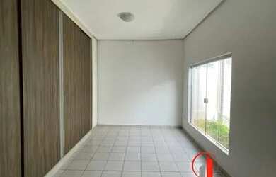 Imagem: O depósito possui 2 Vagas na garagem, 192m² de Área e está