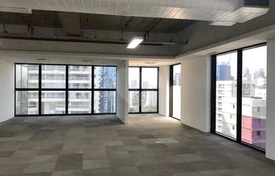 Imagem: O depósito possui 5 Vagas na garagem, 510m² de Área e está