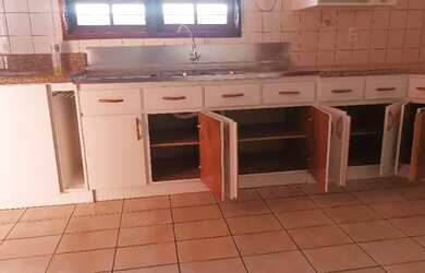 Imagem: A casa possui 4 Dormitórios, 2 Banheiros, 5 Vagas na garagem