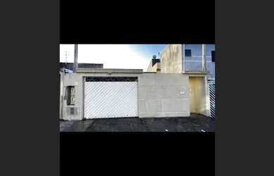 Imagem: A casa possui 2 Dormitórios, 1 Banheiro, 4 Vagas na garagem