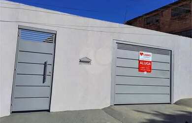 Imagem: A casa possui 3 Dormitórios, 1 Banheiro, 4 Vagas na garagem