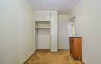 Imagem: O apartamento possui 2 Dormitórios, 1 Banheiro, 2 Vagas na