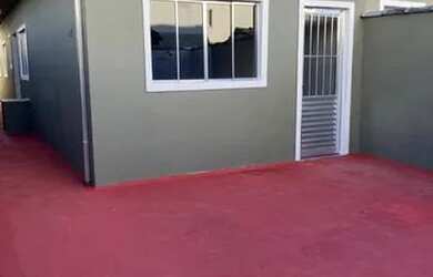 Imagem: A casa possui 2 Dormitórios, 1 Banheiro, 1 Vaga na garagem