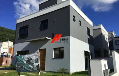 Imagem: A casa possui 3 Dormitórios, 3 Banheiros, 2 Vagas na garagem