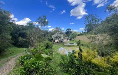 Imagem: A fazenda possui 22.300m² de Área e está localizado em Carlos