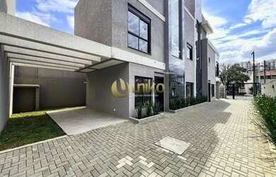 Imagem: A casa possui 3 Dormitórios, 4 Banheiros, 2 Vagas na garagem