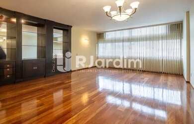 Imagem: O apartamento possui 3 Dormitórios, 4 Banheiros, 1 Vaga na