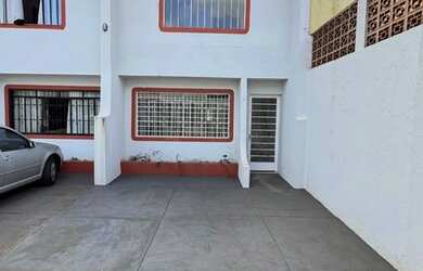 Imagem: A casa em condomínio possui 2 Dormitórios, 2 Banheiros, 1