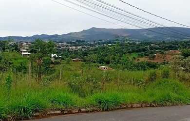 Imagem: O terreno possui 360m² de Área, Piscina e está localizado