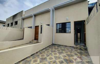 Imagem: A casa à venda possui 2 Dormitórios, 2 Banheiros, 1 Vaga na