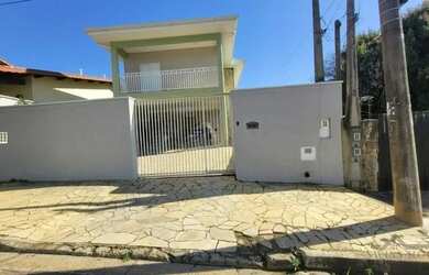 Imagem: A casa à venda possui 3 Dormitórios, 4 Banheiros, 4 Vagas