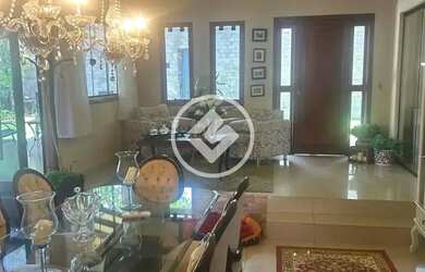 Imagem: A casa possui 5 Dormitórios, 3 Banheiros, 3 Vagas na garagem